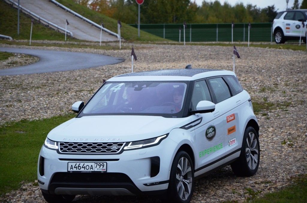 NETLAB и Huawei провели конференцию в центре водительского мастерства Jaguar – Land Rover